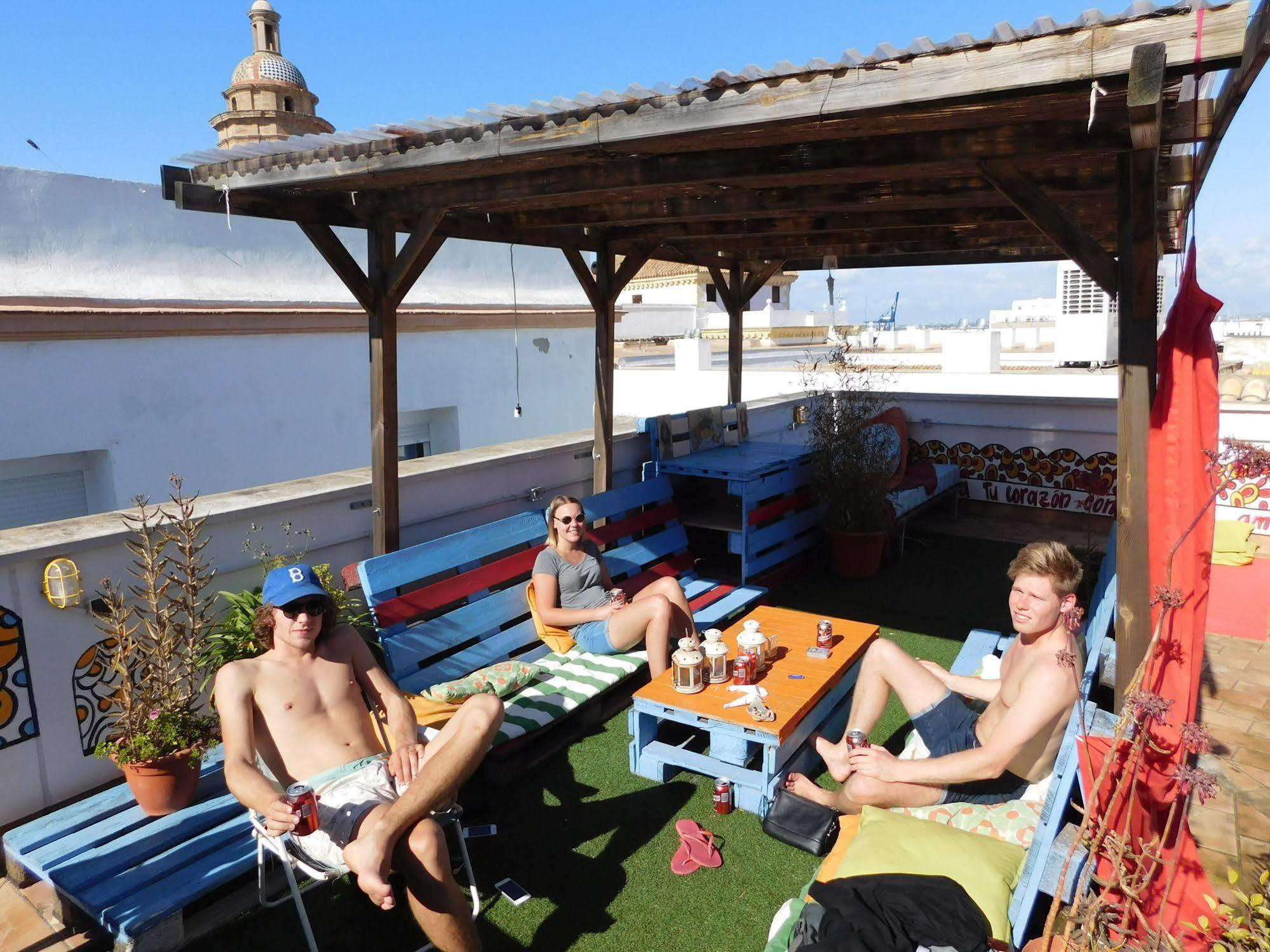 Cadiz Inn Backpackers Exterior photo
