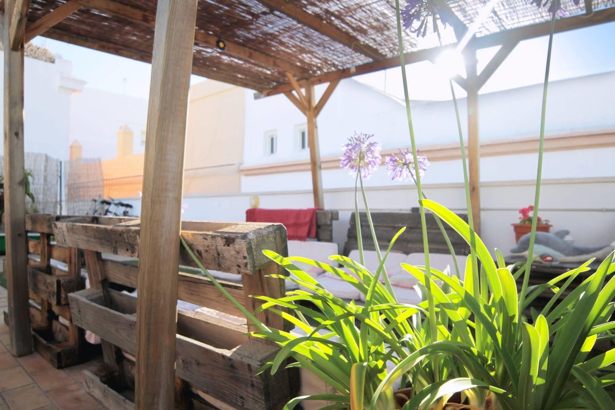 Cadiz Inn Backpackers Exterior photo